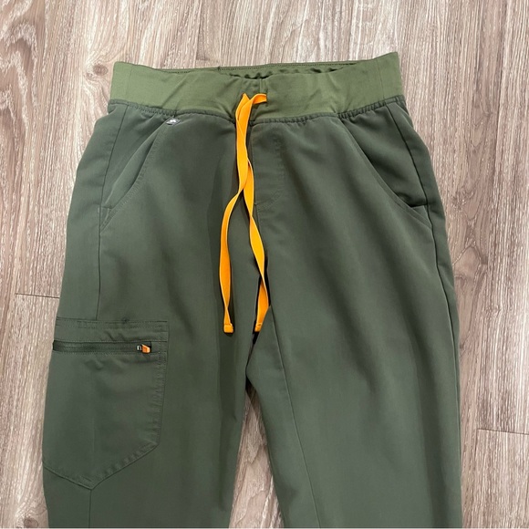 FIGS Moss Green Jogger Scrub Pants XS Tall - Picture 2 of 6